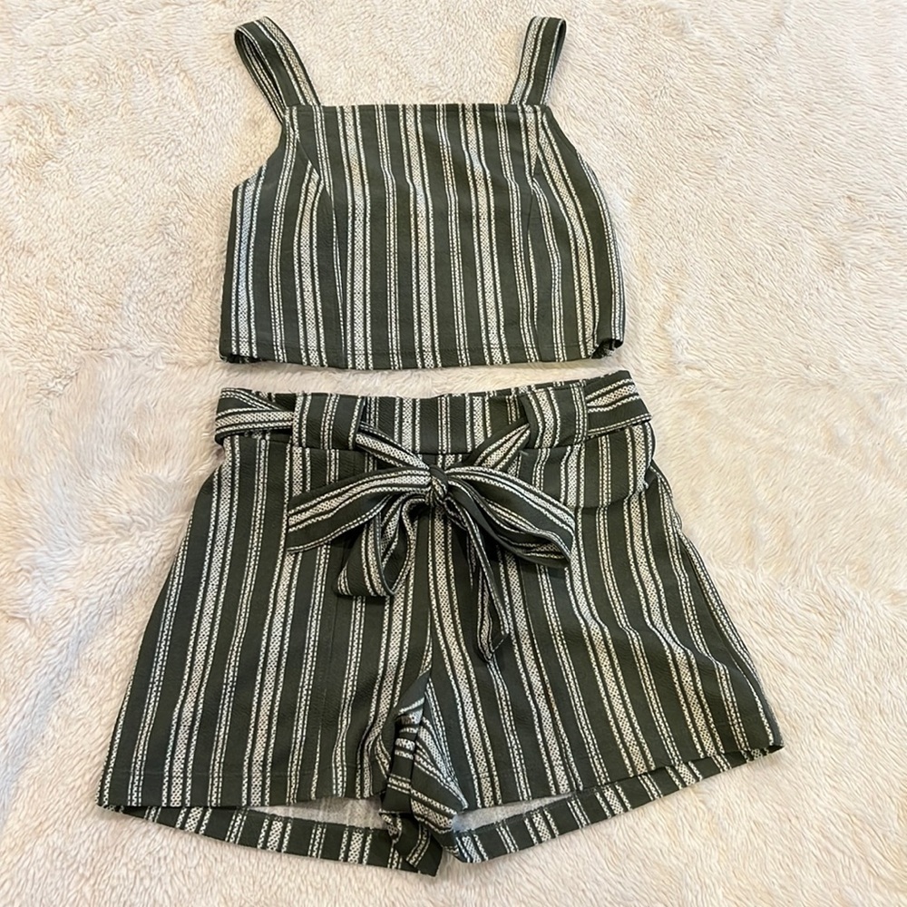 Two piece crop top with shorts no boundaries size XS